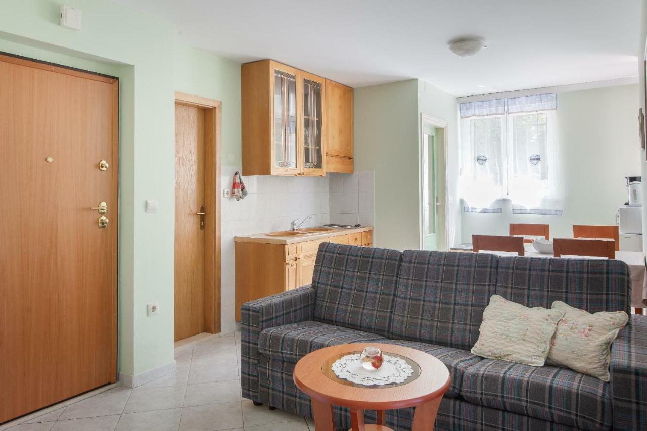Apartments Cvjetni Dvori Makarska Eksteriør billede